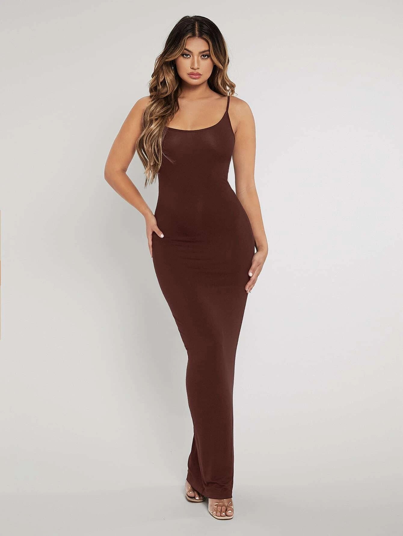 Vestito modellante aderente